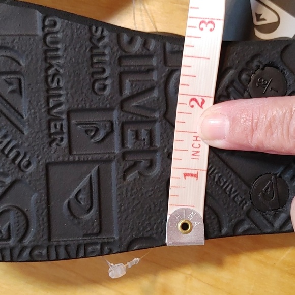 🌸Host Pick🌸NWT Quicksilver Java Blaze Flip Flops Youth 1 - Picture 9 of 10